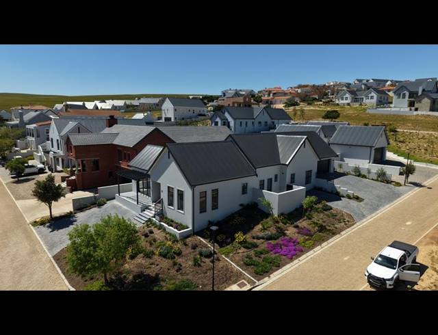 4 BEDROOM HOUSE FOR SALE IN MOUNT ROYAL GOLF ESTATE